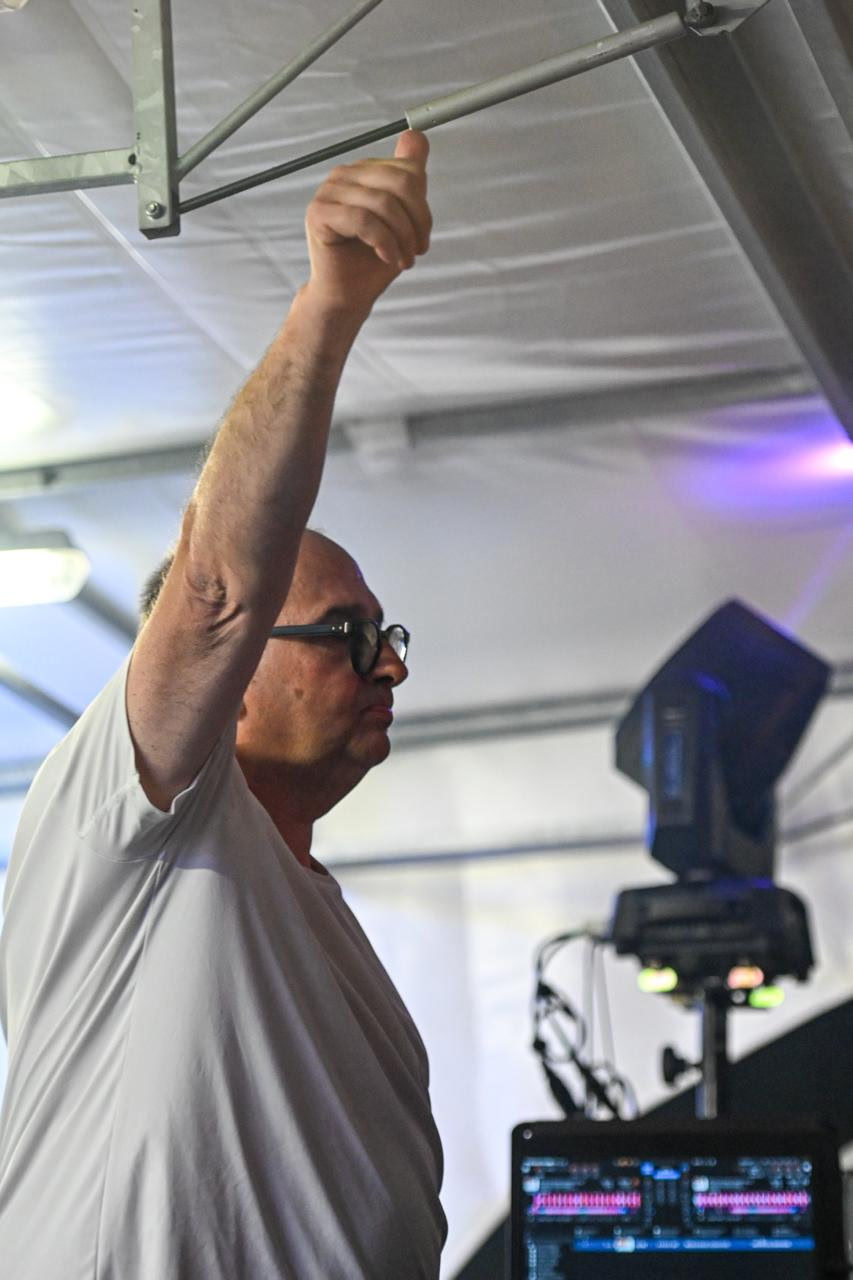 DJ Franck, au cœur de vos soirées.